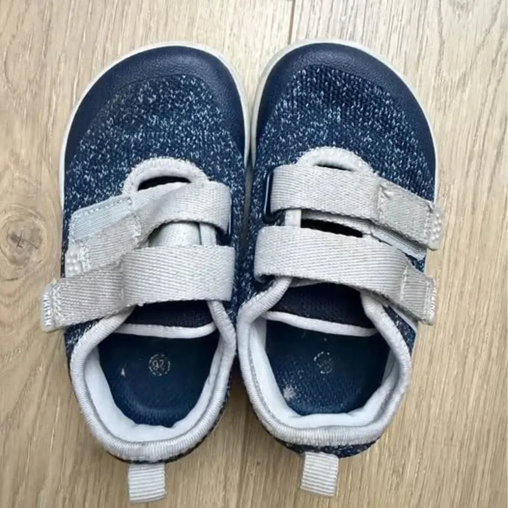 Whitin Kids Barefoot Shoes Size 26 or size 9c toddler